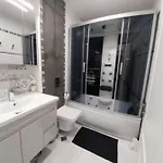 Апартаменти 1bdr Luxurious Flat With Pool And Garden