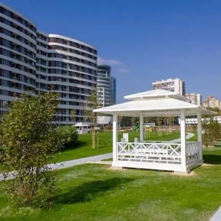 красив с целогодишен топъл басейн и джакузи Apartment *