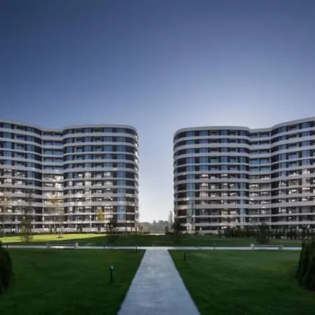 Апартаменти 1bdr Luxurious Flat With Pool And Garden
