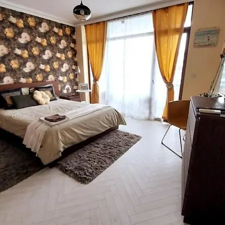 Apartment красив с целогодишен топъл басейн и джакузи Varna