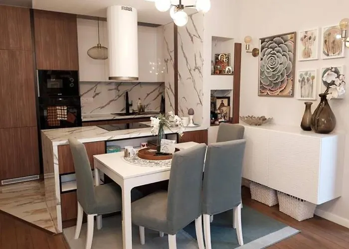 красив с целогодишен топъл басейн и джакузи Varna