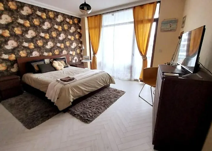 Apartament красив с целогодишен топъл басейн и джакузи Varna