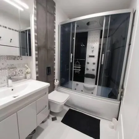 Apartment красив с целогодишен топъл басейн и джакузи