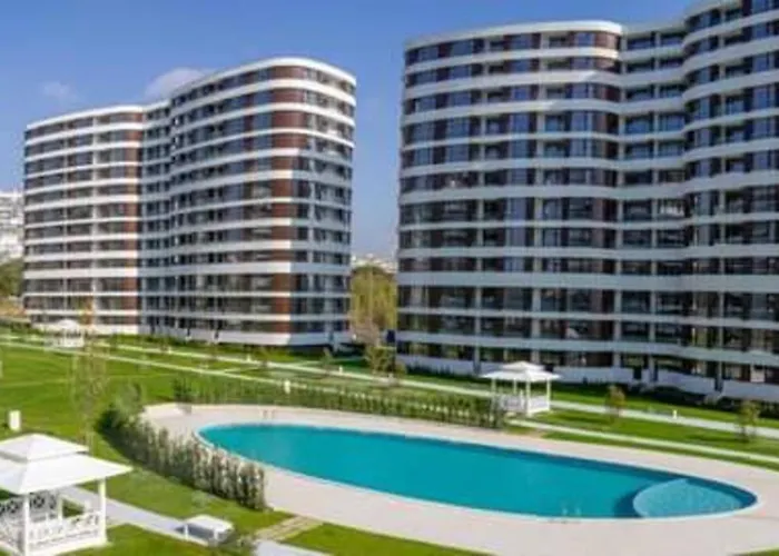 красив с целогодишен топъл басейн и джакузи Apartament